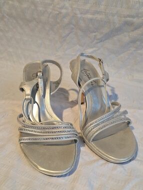 ✨ Gorgeous Metaphor "Verena" Strappy Silver Rhinestone Slingbacks! ✨